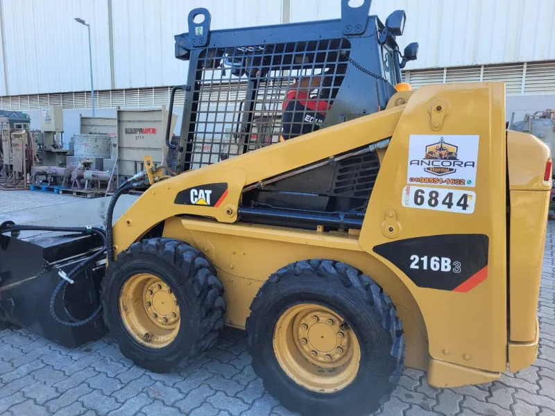 Locação de mini carregadeira para pavimentação